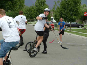 unicycle_hockey2.jpg